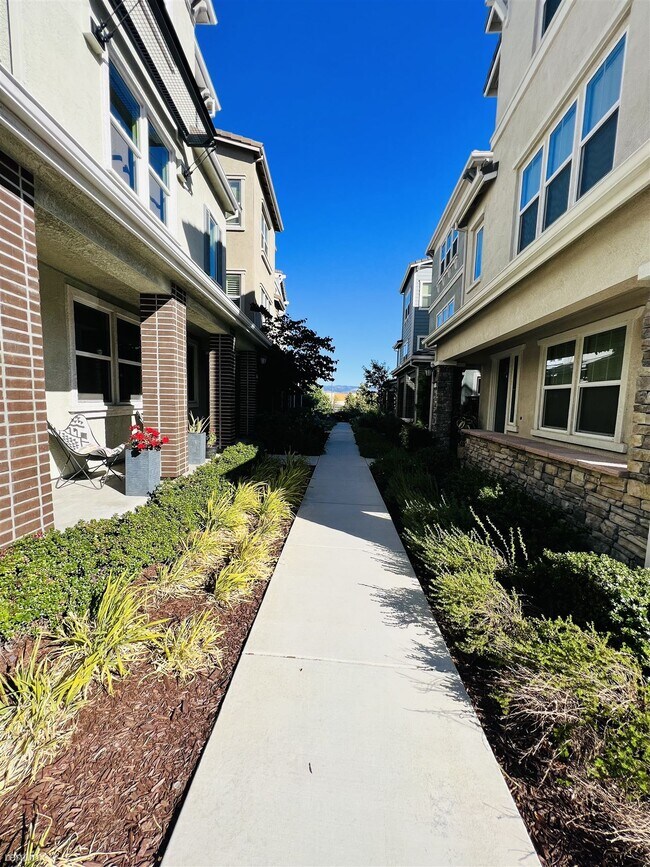 Foto del edificio - 3 br, 3.5 bath House - 2932 Stringham Way