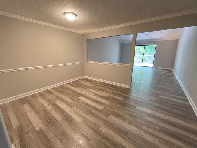Building Photo - NOW LEASING FOR AUGUST 7TH 2026! 1/2 DEPOSIT SPECIAL