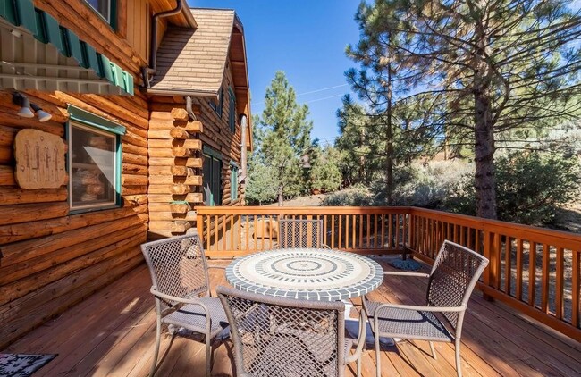 Building Photo - 1700 Woodland Dr