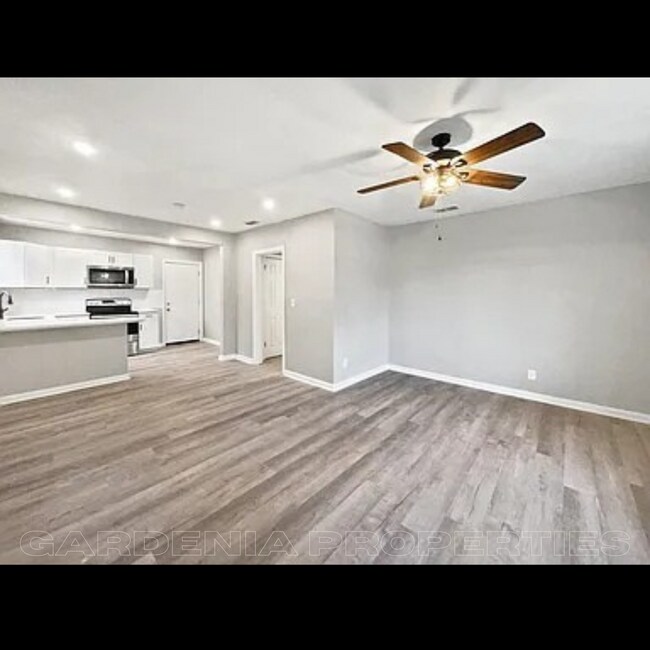 Foto del edificio - 3336 Myra St
