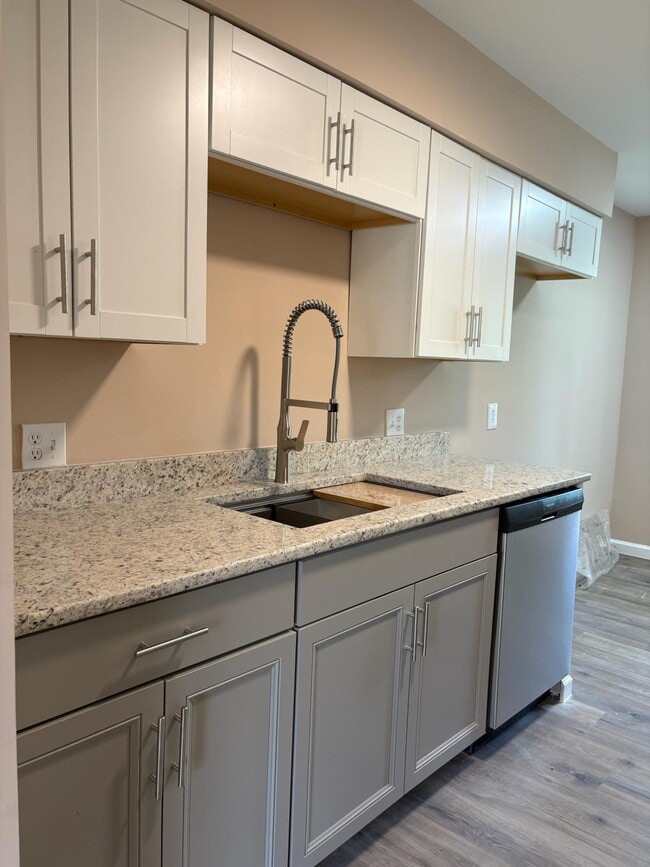 Building Photo - 5902 Shady Grove Cir