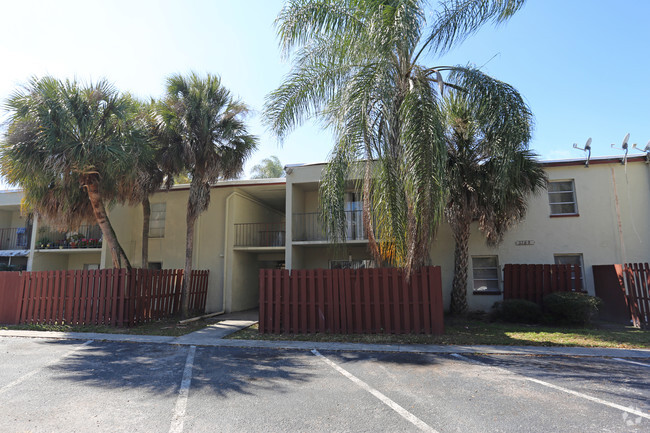 Building Photo - Silver Lake Apartments