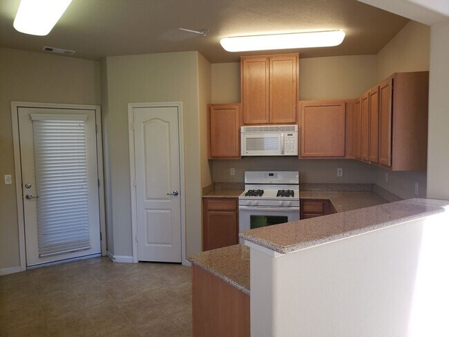 Foto del edificio - Two Bedroom Two Bath Condo at Fallen Le...
