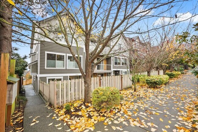 Foto del edificio - Gorgeous West Seattle Junction Townhome