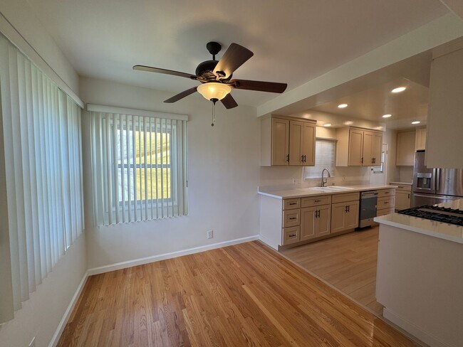 Foto del edificio - Adorable Open Plan  3BD 2BA Home in West Torrance With A/C