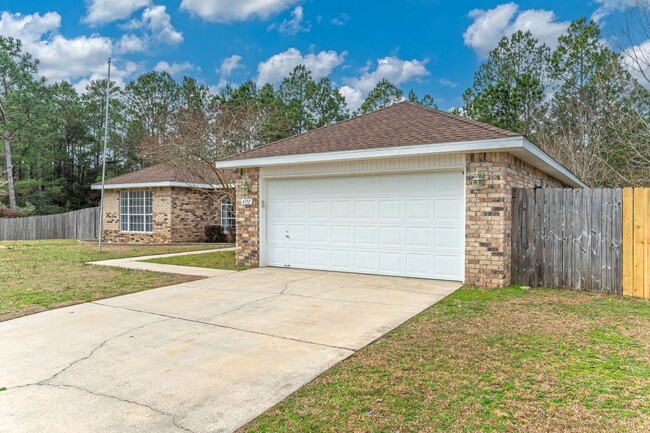 Building Photo - 4 Bedroom Brick House On 1.5 Acres!