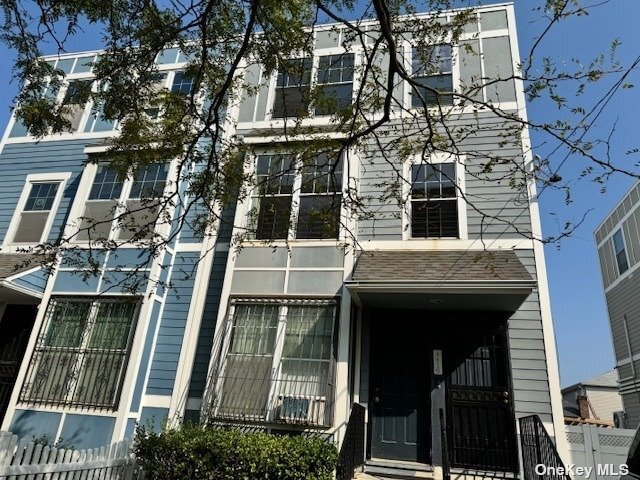Foto principal - 44-16 Rockaway Beach Blvd