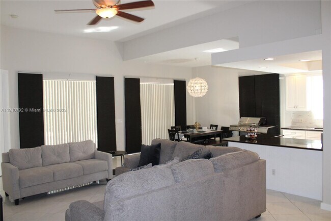 Foto del edificio - 8019 Nevis Pl