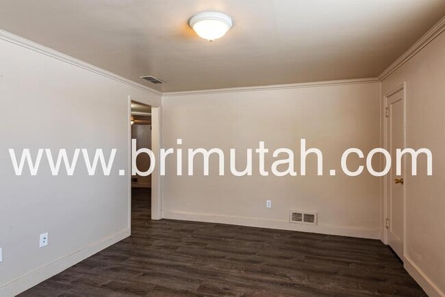 Building Photo - 122 1/2 Girard Avenue - 3