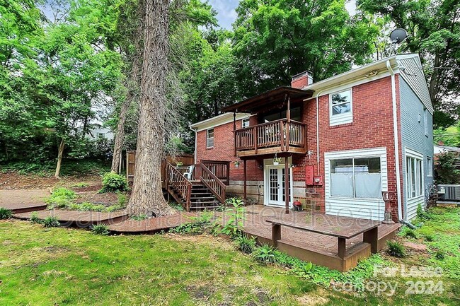 Building Photo - 1331 Seneca Pl
