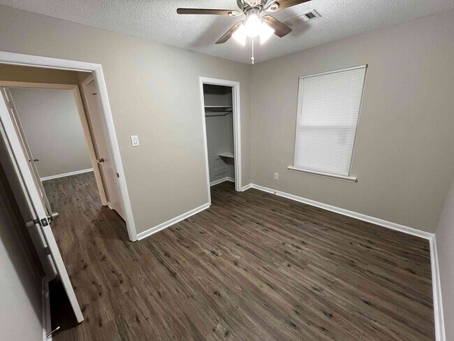 Foto del edificio - 3007 Cotton Pl SW