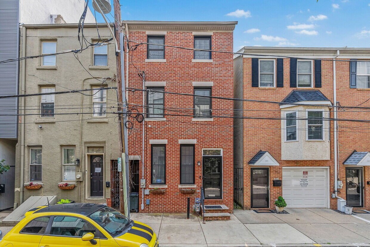 Primary Photo - 813 N Lawrence St
