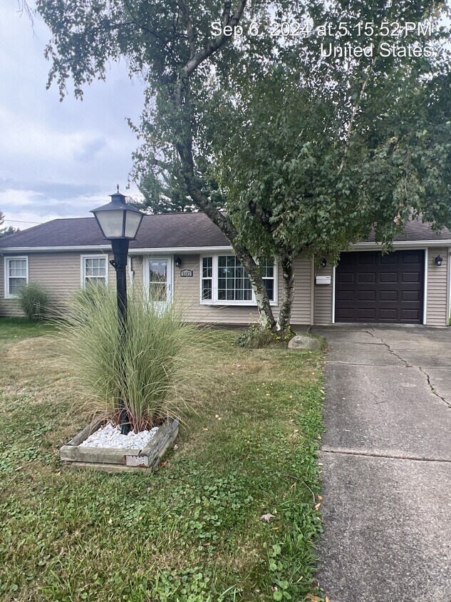 Foto principal - 5127 W Elmwood Ave