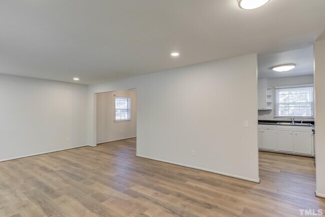 Building Photo - 1105 Wicklow Dr