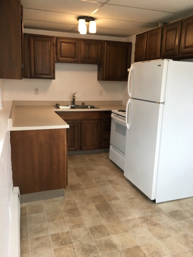 Cherry cabinets, new range hood - 3402 North Star St