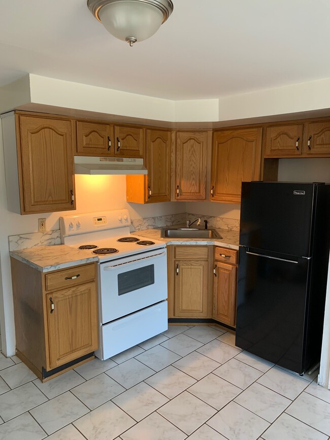 Kitchen - 874 Seamans Neck Rd