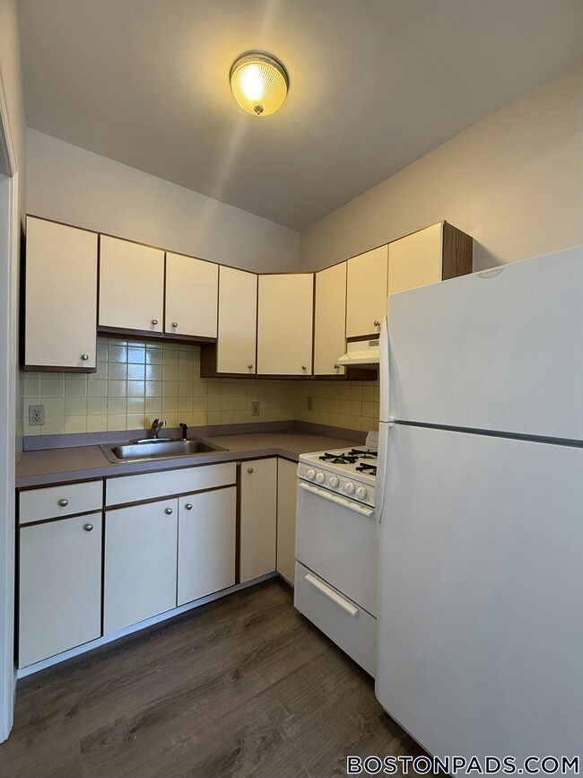 Building Photo - 543 Middle St