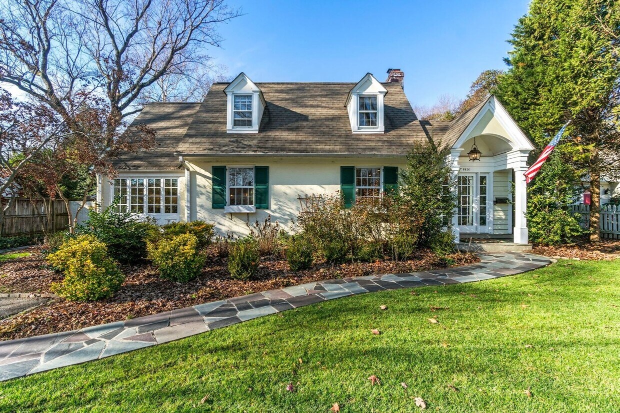 Foto principal - Charming 3BR House in Alexandria