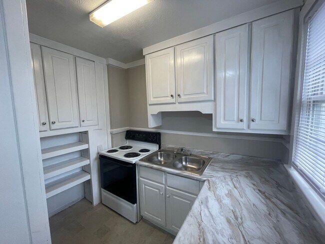 Foto del edificio - 3 Bed 2 Bath in Anniston