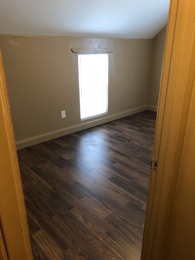 526 Bates St Unit Front, St. Louis, MO 63111 - Room for Rent in St ...