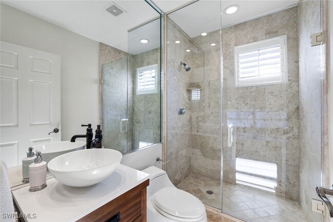 Building Photo - 1560 Clermont Dr