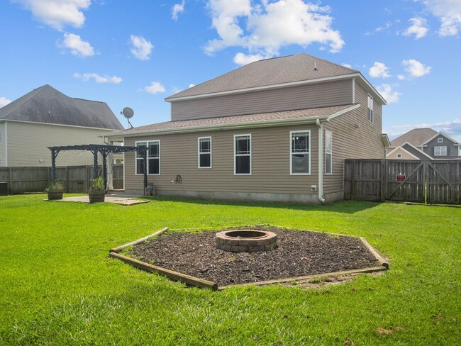 Building Photo - 4 Bedroom Home in Carolina Plantations!