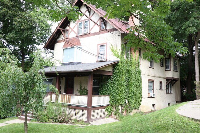 Building Photo - 708 E Seneca St