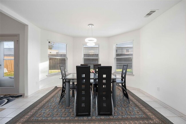 Foto del edificio - 5767 Wandering Creek Dr