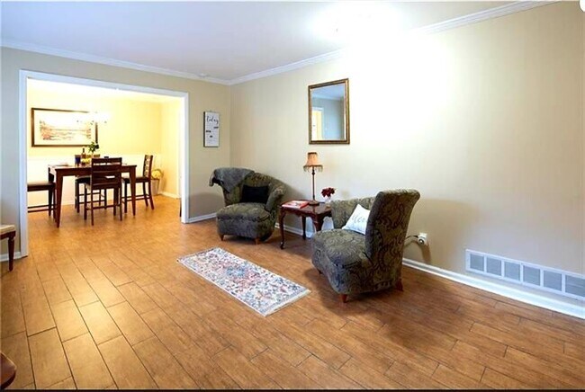 Foto del edificio - 2497 N Druid Hills Rd NE