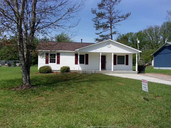 Primary Photo - 3 Bedroom 1 Bath Home off Heckle Blvd