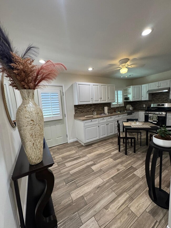 Foto del edificio - 11341 Cohasset St