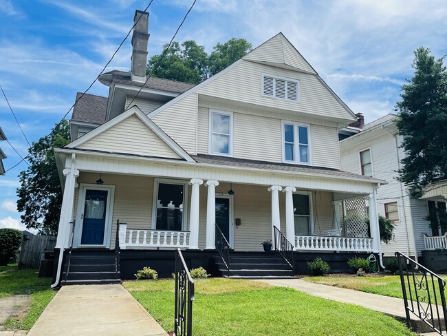 Beautiful Victorian House - 339 W Main St