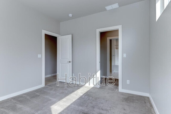 Building Photo - 1639 W Idaho St