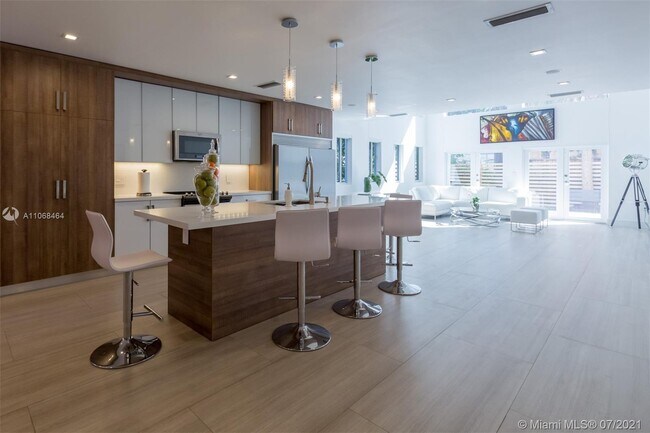 Building Photo - 1176 SW 22nd Ter  1 Miami Fl 33129