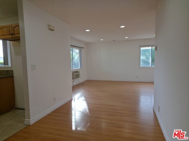 Foto del edificio - 2337 W Gramercy Ave