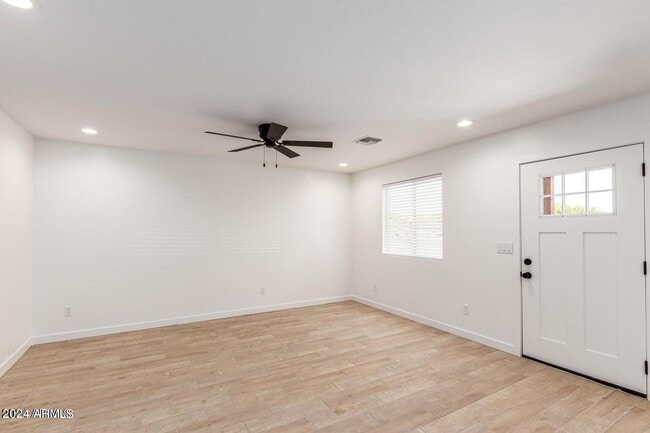 Building Photo - 217 N 88th Pl