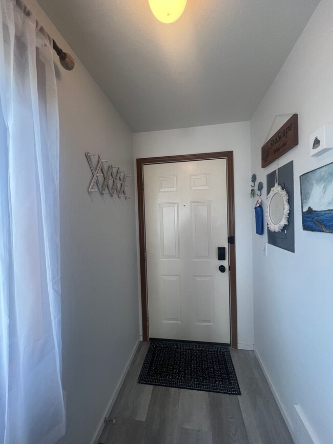 Building Photo - 2Bd 2Ba Waterfront Mariners Cove Condo in ...