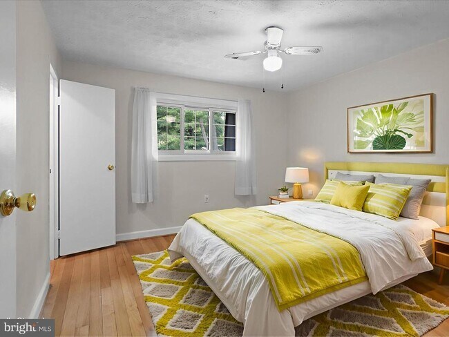 Foto del edificio - 477 Hampton Ct