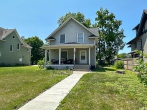 Building Photo - 531 Welch Ave