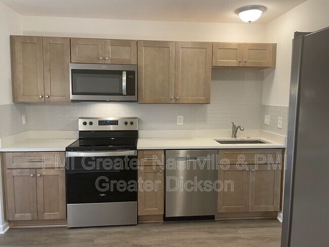 Foto del edificio - 7220 Rosemary Ct