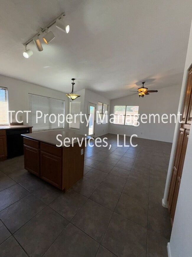 Building Photo - Spacious Move-In Ready Family Home in Mesq...