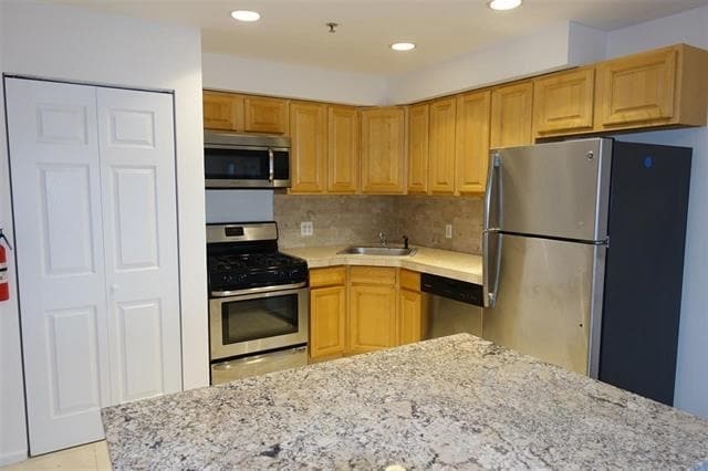 Building Photo - 8913 RIVERSIDE Pl