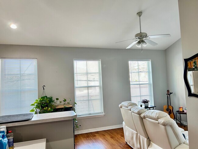 Foto del edificio - 340 Dora Drawdy Way