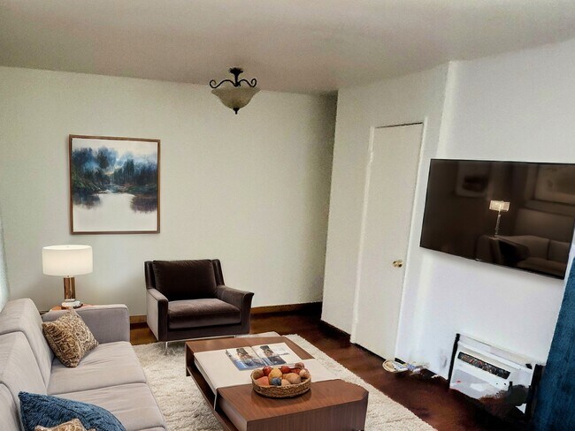 Sitting Area - 18620 Hatteras St