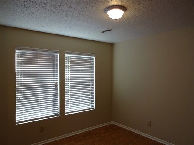 Building Photo - 527 Bridgewater Dr