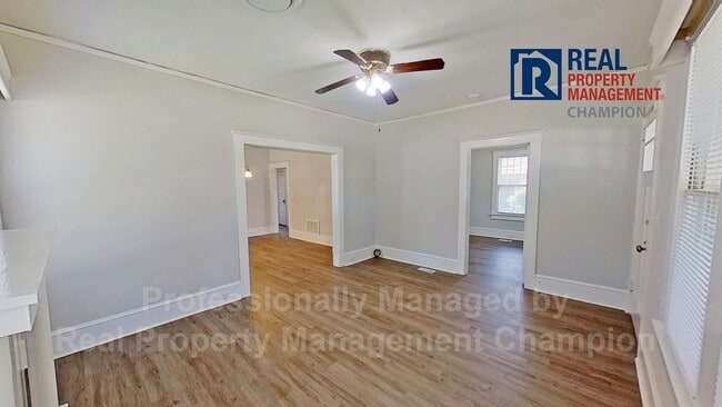 Building Photo - Charming 3 BD/1 BA Home with Fresh Updates...