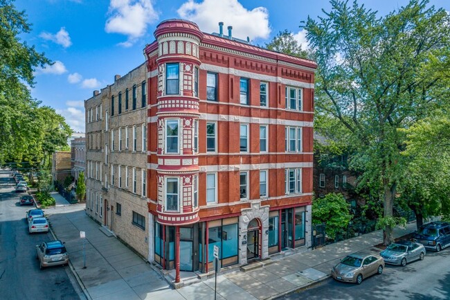 Foto del edificio - 2047 N Hoyne Ave