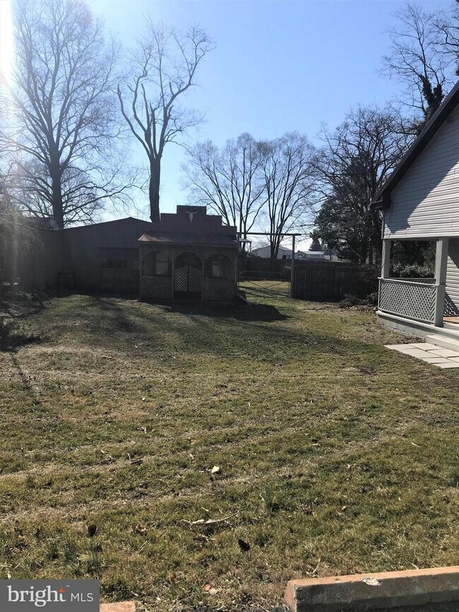 Building Photo - 8241 Tomstown Rd