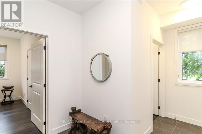 Building Photo - 12 Beausoleil Ln