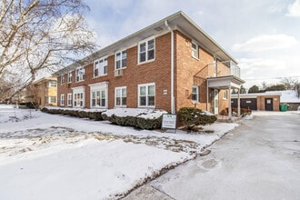 Building Photo - 9421 W North Ave